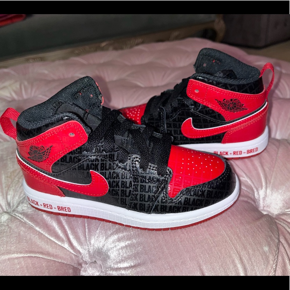 Jordan 1’s. BRAND NEW. NEVER WORN. Black + Red = Bred. Size 11c.